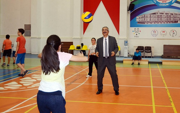 VALİ ÇOCUKLARLA GÜZEL VAKİT GEÇİRDİ