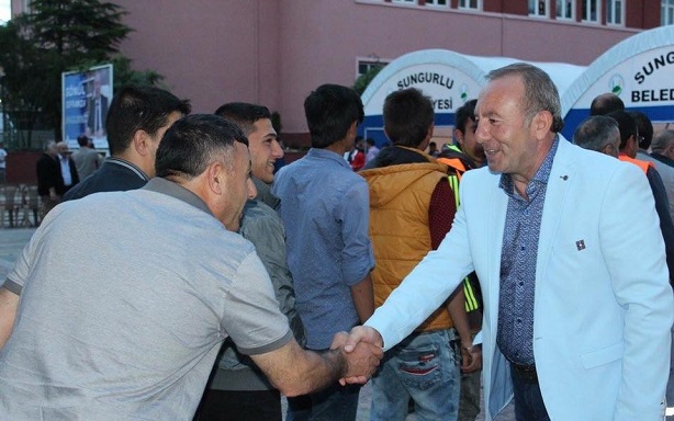 BAŞKAN ŞAHİNER İLK İFTARINI ÇADIRDA AÇTI (SERKAN ŞANSEVER/ÇORUM-İHA)
