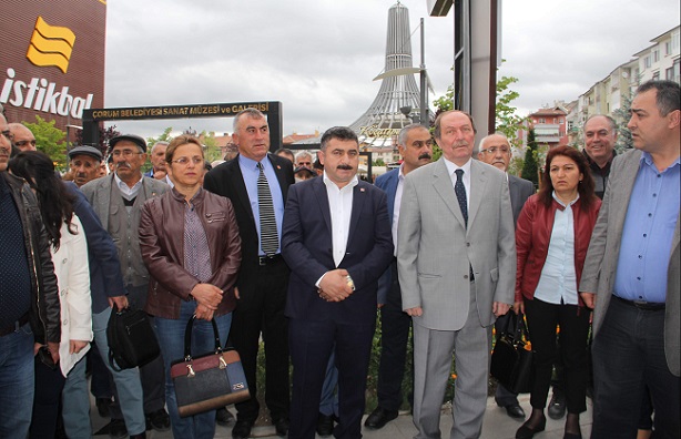 BAŞKANA PARTİLİLER SAHİP ÇIKTI