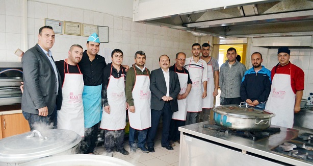 ALACA BELEDİYESİ RAMAZAN AYI BOYUNCA 3 BİN 500 KİŞİYE SICAK YEMEK VERECEK (İHA/ÇORUM-İHA)