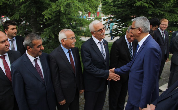 ÇORUM VALİSİ NECMETTİN KILIÇ GÖREVE BAŞLADI (M. MUTTALİP YALÇIN/ÇORUM-İHA)