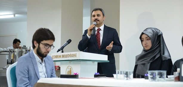 ÇORUM BELEDİYE BAŞKANI MUZAFFER KÜLCÜ, TÜRKİYE'NİN 2023 HEDEFLERİNE GENÇLERLE ULAŞACAĞINI SÖYLEDİ (M. MUTTALİP YALÇIN/ÇORUM-İHA)