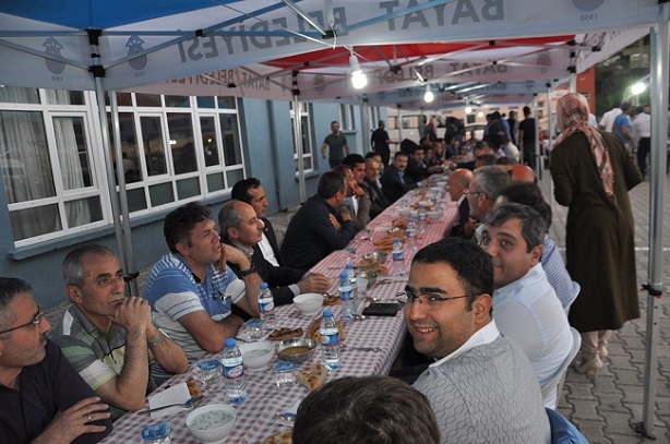BAYAT BELEDİYESİ TARAFINDAN KARDEŞLİK İFTARI DÜZENLENDİ (İHA/ÇORUM-İHA)