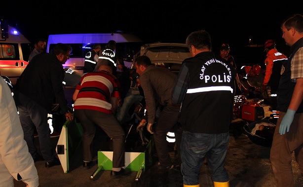 ÇORUM'UN ALACA İLÇESİNDE MEYDANA GELEN TRAFİK KAZASINDA 6 KİŞİ HAYATINI KAYBETTİ. (M. MUTTALİP YALÇIN/ÇORUM-İHA)