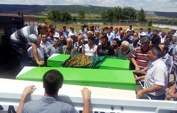 ÇORUM’DAKİ ÜZÜCÜ KAZADA BİR AİLE YOK OLDU