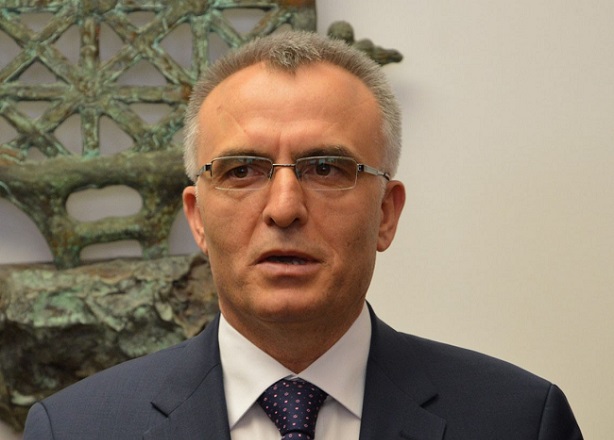 MALİYE BAKANI NACİ AĞBAL, TAŞERON İŞÇİLERİN KADROYA GEÇİŞLERİ İLE İLGİLİ ÇALIŞMANIN TAMAMLANMA AŞAMASINDA OLDUĞUNU SÖYLEDİ. (İHA/ÇORUM-İHA)