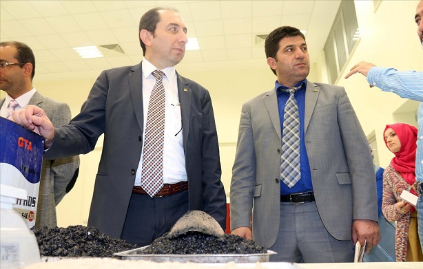 HİTİT ÜNİVERSİTESİ REKTÖRÜ PROF. DR. REHA METİN ALKAN, ÜNİVERSİTE MERKEZ LABORATUARMARINDA İNCELEMELERDE BULUNDU (İHA/ÇORUM-İHA)