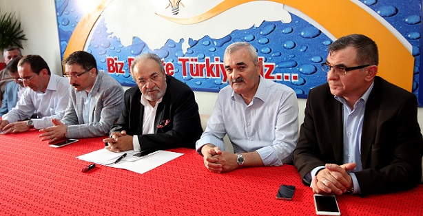 HİZMET SİYASETİ YAPIYORUZ