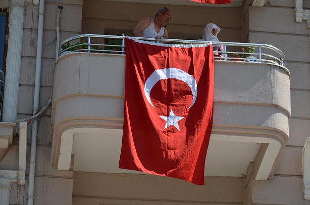 MARDİN'İN DERİK İLÇESİNE BAĞLI SOĞUKKUYU KÖYÜNDE EV ARAMASI YAPMAK İÇİN GİDEN ASKERLERDEN ASTSUBAY MUSTAFA AYNA’NIN ACI HABERİ MEMLEKETİ ÇORUM'UN OSMANCIK İLÇESİNE ULAŞTI. (İSMAİL KABAKDERE/ÇORUM-İHA)
