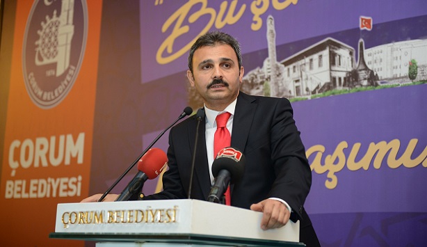 ÇORUM BELEDİYE BAŞKANI MUZAFFER KÜLCÜ, "BİR OLACAĞIZ, BERABER OLACAĞIZ, KARDEŞ OLACAĞIZ VE BİRLİKTE ÇORUM OLACAĞIZ" DEDİ. (M. MUTTALİP YALÇIN/ÇORUM-İHA)