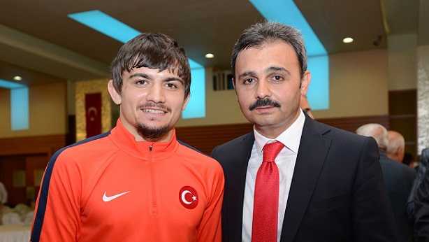 ÇORUM BELEDİYE BAŞKANI MUZAFFER KÜLCÜ, VEFA İFTARINA KATILANLARLA YAKINDAN İLGİLENDİ (M. MUTTALİP YALÇIN/ÇORUM-İHA)