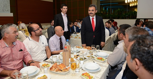 ÇORUM BELEDİYESİ TARAFINDAN VEFA İFTARI VERİLDİ (M. MUTTALİP YALÇIN/ÇORUM-İHA)