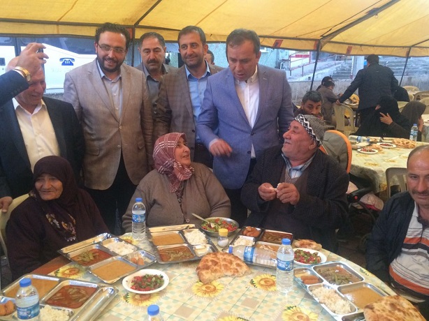 CEYLAN VATANDAŞLA İFTAR AÇTI