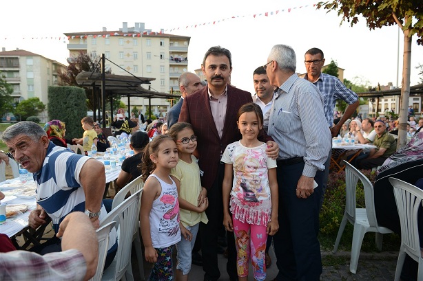 ÇORUM BELEDİYESİ İFTAR YEMEĞİ VERDİ (M. MUTTALİP YALÇIN/ÇORUM-İHA)