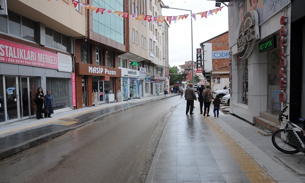 KALDIRIMLAR ENGELLİLER İÇİN DÜZENLENDİ