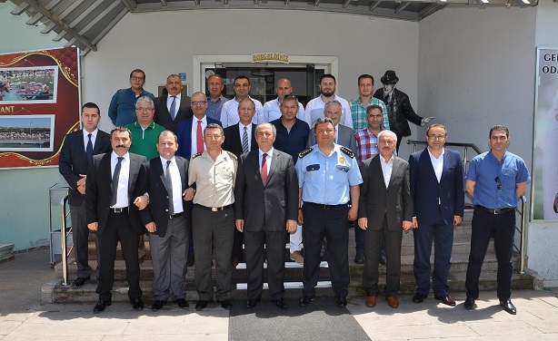 İŞ ADAMLARINDAN KARA’YA VEDA YEMEĞİ