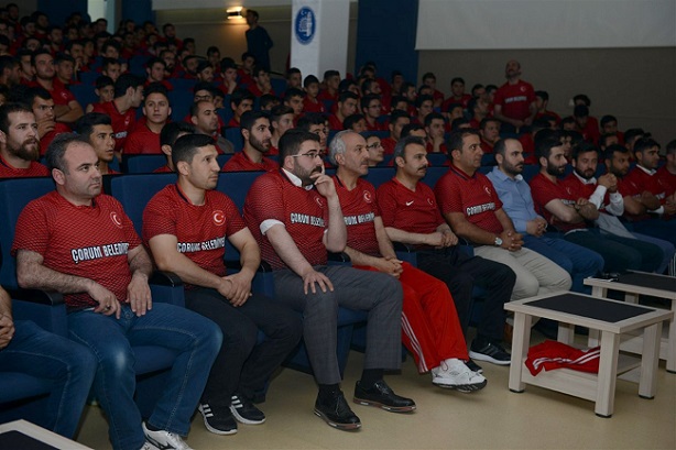 MİLLİ MAÇI HEP BERABER İZLEDİLER