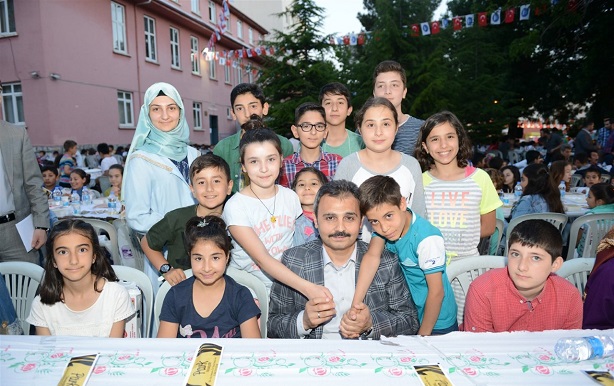 ÇOCUKLAR BAŞKANI ÇOK SEVDİ