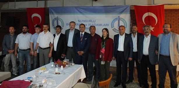 BÜROKRAT VE İŞ ADAMLARI İFTARDA BULUŞTU