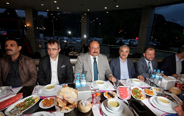 İŞADAMLARI İFTAR YEMEĞİNDE BULUŞTU