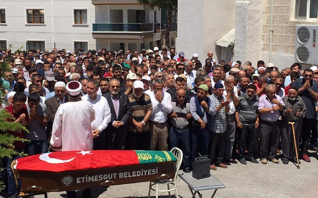 DARBE GİRİŞİMİNDE HAYATINI KAYBETTİ