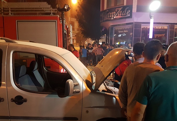 ÇORUM'UN OSMANCIK İLÇESİNDE BİR TİCARİ ARAÇ HAREKET HALİNDEYKEN ALEV ALDI. (İSMAİL KABAKDERE/ÇORUM-İHA)