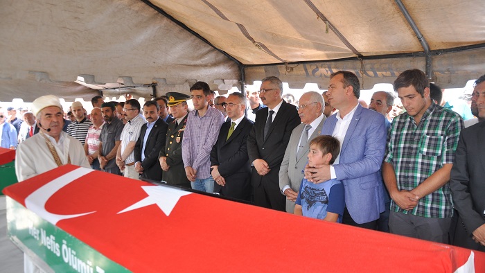 FETHULLAHÇI TERÖR ÖRGÜTÜ (FETÖ) MENSUBU ASKERLERİN DARBE GİRİŞİMİ SIRASINDA ANKARA'DA ŞEHİT OLAN TÜRKSAT PERSONELİ ALİ KARSLI İLE ÜNİVERSİTE ÖĞRENCİSİ MUSTAFA AVCU, MEMLEKETLERİ ÇORUM'DA SON YOLCULUĞUNA UĞURLANDI. (M. MUTTALİP YALÇIN/ÇORUM-İHA)