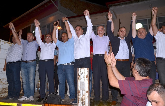 CEYLAN MİLLETLE DEMOKRASİ NÖBETİNDE