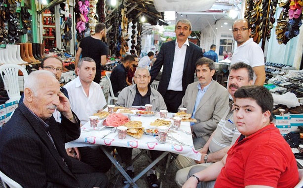 AYAKKABICI ESNAFI İFTARDA BULUŞTU