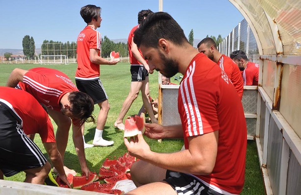 BELEDİYESPOR’DA KARPUZLU ANTREMAN