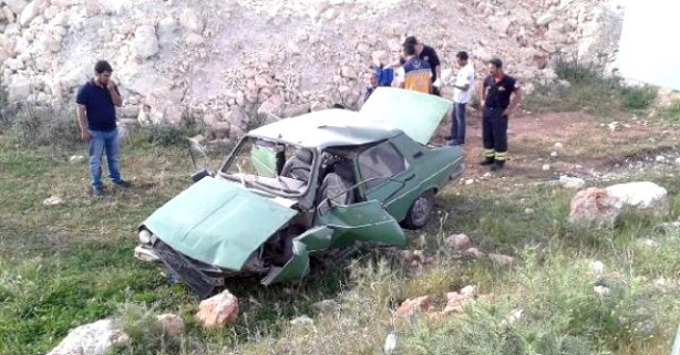 KONTROLDEN ÇIKAN OTOMOBİL DEVRİLDİ