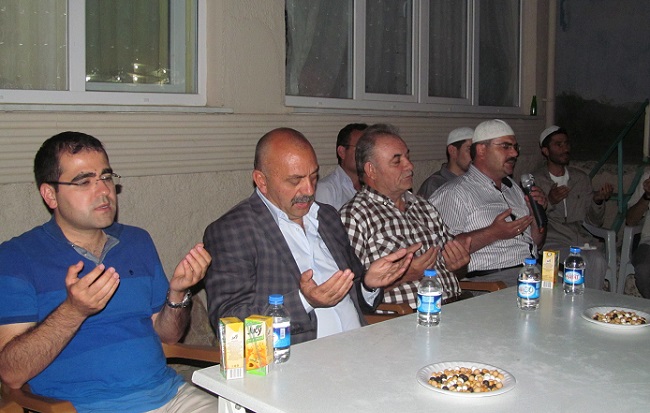 DEMOKRASİ ŞEHİTLERİ İÇİN MEVLİT OKUTULDU