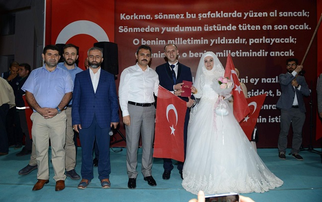 ÇORUM BELEDİYE BAŞKANI MUZAFFER KÜLCÜ, DEMOKRASİ NÖBETİNE DESTEK VERDİ (M. MUTTALİP YALÇIN/ÇORUM-İHA)