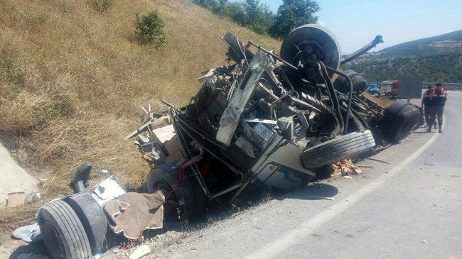ÇORUM’DA KORKUNÇ KAZA SÜRÜCÜ ÖLDÜ