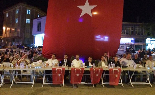 ÇORUM'UN KARGI İLÇESİNDE DEMOKRASİ NÖBETİNİN 11. GÜNÜNDE PROTOKOL ÜYELERİ MEYDANDAKİ YERİNİ ALDI (TURAN OZAN ACAR/ÇORUM-İHA) (TURAN OZAN ACAR/ÇORUM-İHA)