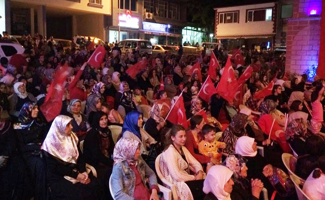 ÇORUMLULARIN DEMOKRASİ NÖBETİ SÜRÜYOR