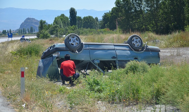 ÇORUM’DA OTOMOBİL TAKLA ATTI: 7 YARALI
