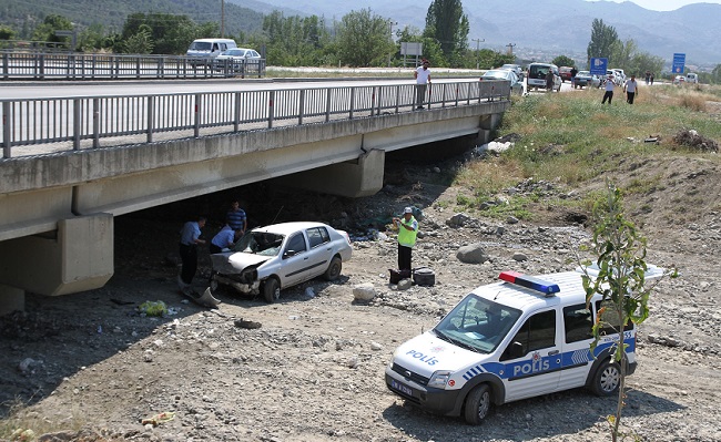 ÇORUM’DAKİ 2 AYRI KAZADA 7 KİŞİ YARALANDI