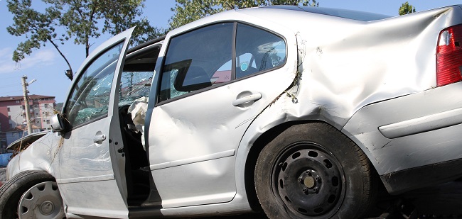 MEYDANA GELEN TRAFİK KAZASINDA İKİ KİŞİ YARALANDI. (İHA/ÇORUM-İHA)