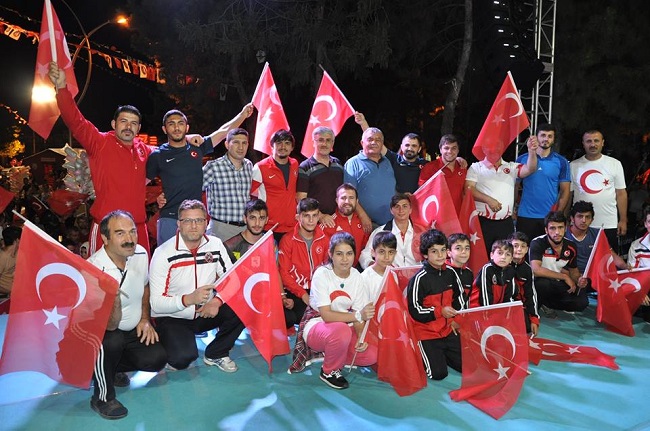 BELEDİYESPOR’DAN DEMOKRASİ NÖBETİNE DESTEK