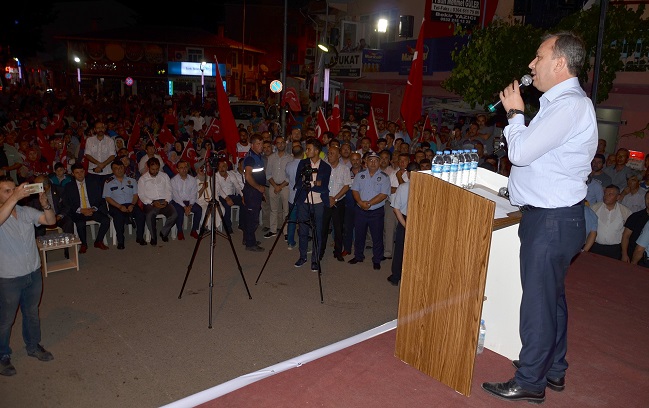 ÇORUM MİLLETVEKİLİ AHMET SAMİ CEYLAN COŞKULU KALABALIĞA SESLENDİ. (İSMAİL KABAKDERE/ÇORUM-İHA)