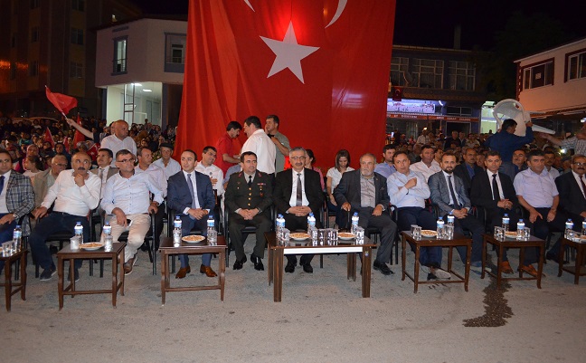 ÇORUM MİLLETVEKİLİ SALİM USLU KARGI'DA DEMOKRASİ NÖBETİNE KATILDI (TURAN OZAN ACAR/ÇORUM-İHA) (TURAN OZAN ACAR/ÇORUM-İHA)