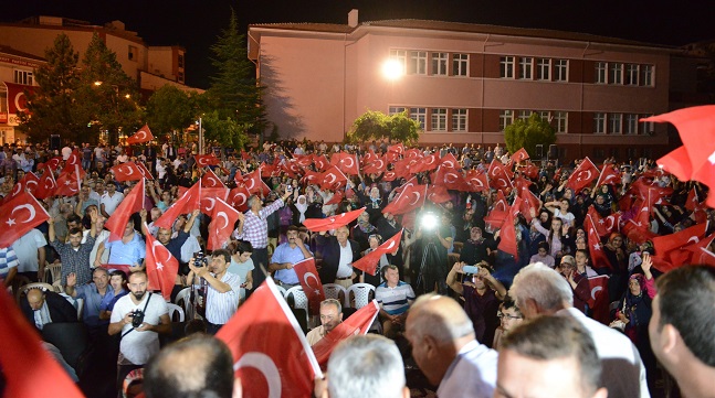 ÇORUM'DA DEMOKRASİ NÖBETLERİ SÜRÜYOR (M. MUTTALİP YALÇIN/ÇORUM-İHA)