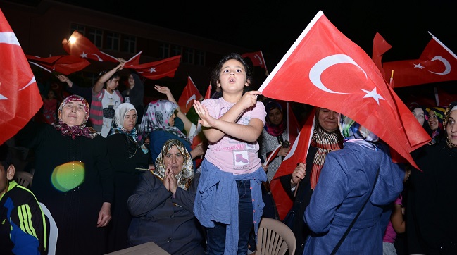 ÇORUM7DE DEMOKRASİ NÖBETLERİ SÜRÜYOR (M. MUTTALİP YALÇIN/ÇORUM-İHA)