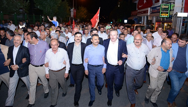 ÇORUM BELEDİYE BAŞKANI MUZAFFER KÜLCÜ, DEMOKRASİ YÜRÜYÜŞÜNE KATILDI (M. MUTTALİP YALÇIN/ÇORUM-İHA)