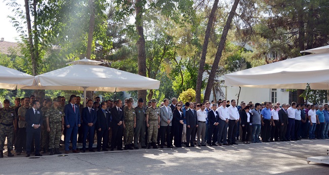 DİYARBAKIR'IN LİCE İLÇESİ KIRSALINDA TERÖRİSTLERLE ÇIKAN ÇATIŞMADA ŞEHİT DÜŞEN 2 UZMAN ÇAVUŞ İÇİN DİYARBAKIR ASKER HASTANESİ'NDE TÖREN DÜZENLENDİ. (EMRAH KIZIL/DİYARBAKIR-İHA)