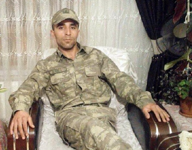 ŞIRNAK'IN ULUDERE İLÇESİNDE PKK'LI TERÖRİSTLERİN HAİN SALDIRISI SONUCU ŞEHİT OLAN PİYADE ER BAYRAM KAVCI'NIN ANKARA'DAKİ BABAEVİNE ŞEHİT ATEŞİ DÜŞTÜ. (ABDULLAH SARICA/ANKARA-İHA)