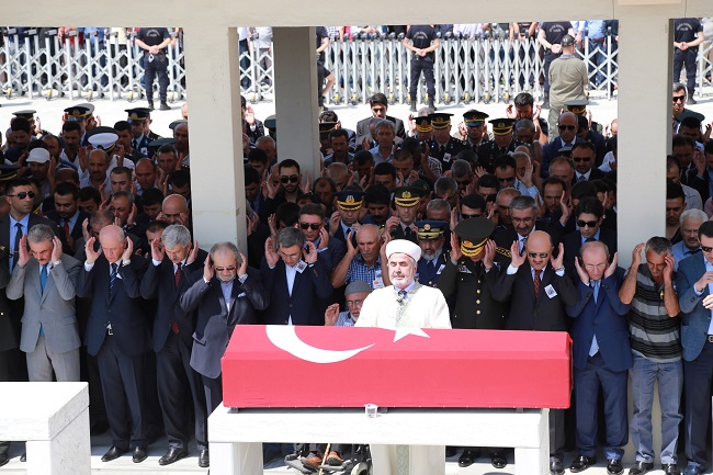 ŞIRNAK'IN ULUDERE İLÇESİNDE PKK'LI TERÖRİSTLERİN HAİN SALDIRISI SONUCU ŞEHİT OLAN PİYADE ER BAYRAM KAVCI KOCATEPE CAMİİ’NDE DÜZENLENEN TÖRENLE SON YOLCULUĞUNA UĞURLANDI. (ABDULLAH SARICA/ANKARA-İHA)