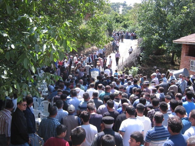 LİSE ÖĞRENCİSİ CENAZE NAMAZININ ARDINDAN KÖY MEZARLIĞINDA TOPRAĞA VERİLDİ (BÜLENT ÖZKALELİ/ÇORUM-İHA)