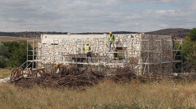 ALACAHÖYÜK'TEKİ ARKEOPARK PROJESİ BÜYÜK BİR HIZLA İLERLİYOR. (M. MUTTALİP YALÇIN/ÇORUM-İHA)